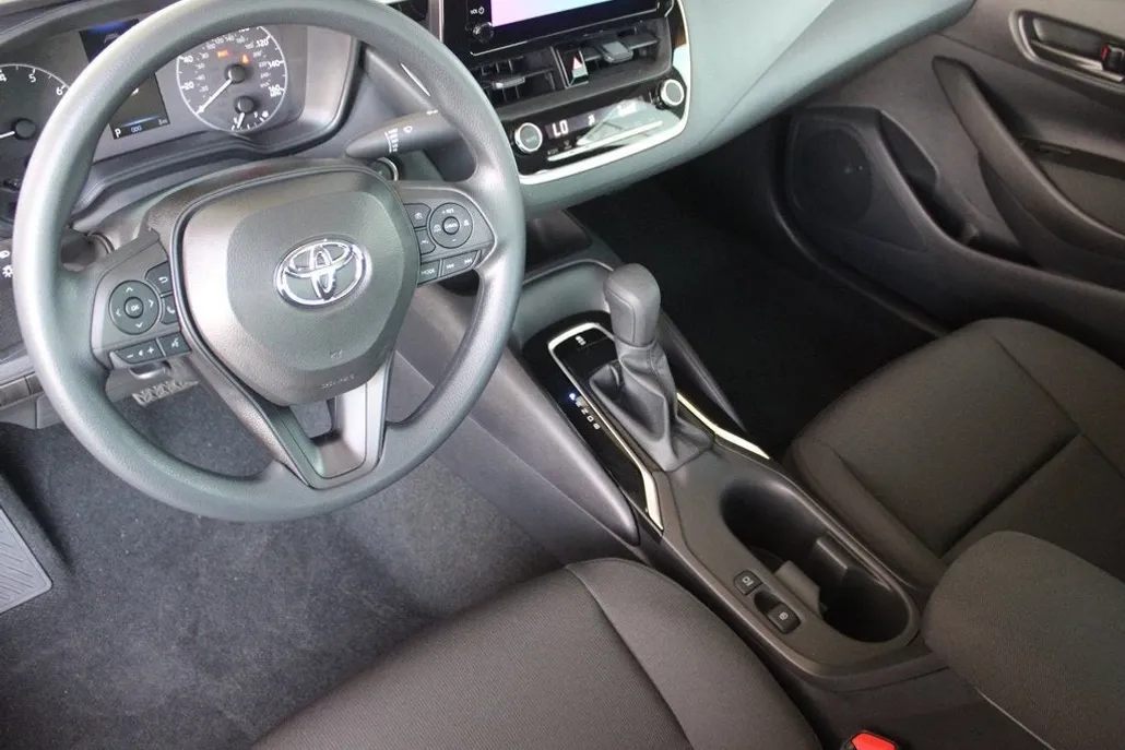 2026 Toyota Corolla LE photo 1