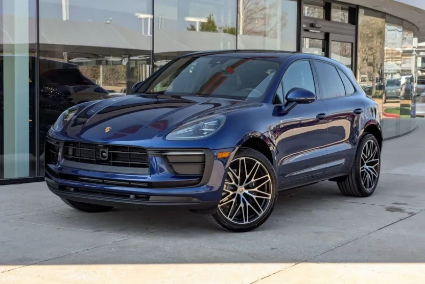 2025 Porsche Macan T photo 1