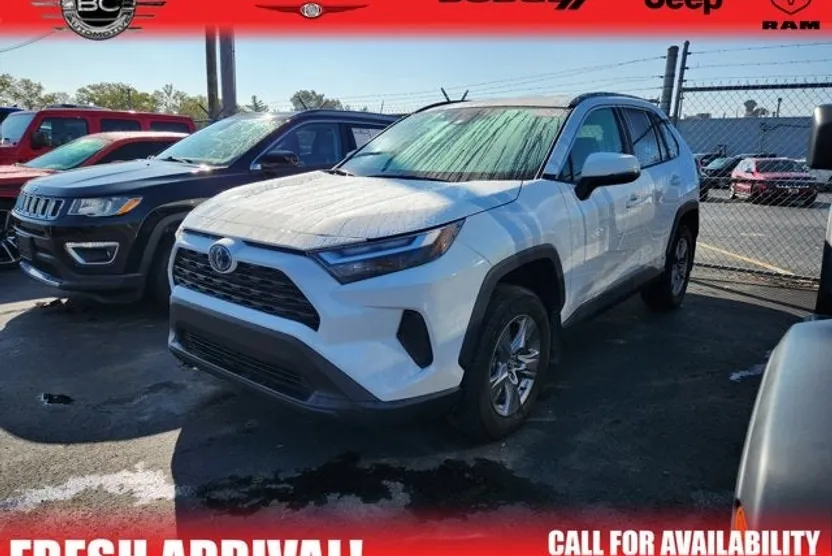 2024 Toyota RAV4 Hybrid XLE photo 1