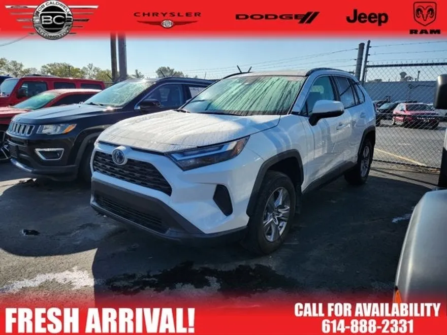 2024 Toyota RAV4 Hybrid XLE photo 1