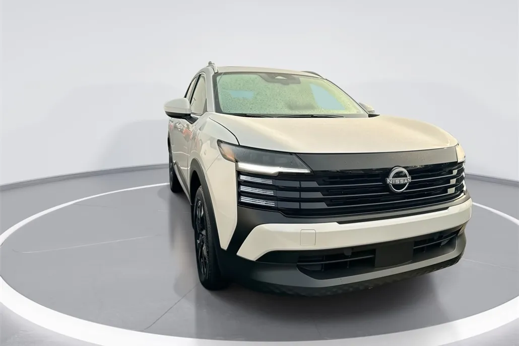 2025 Nissan Kicks SV photo 1