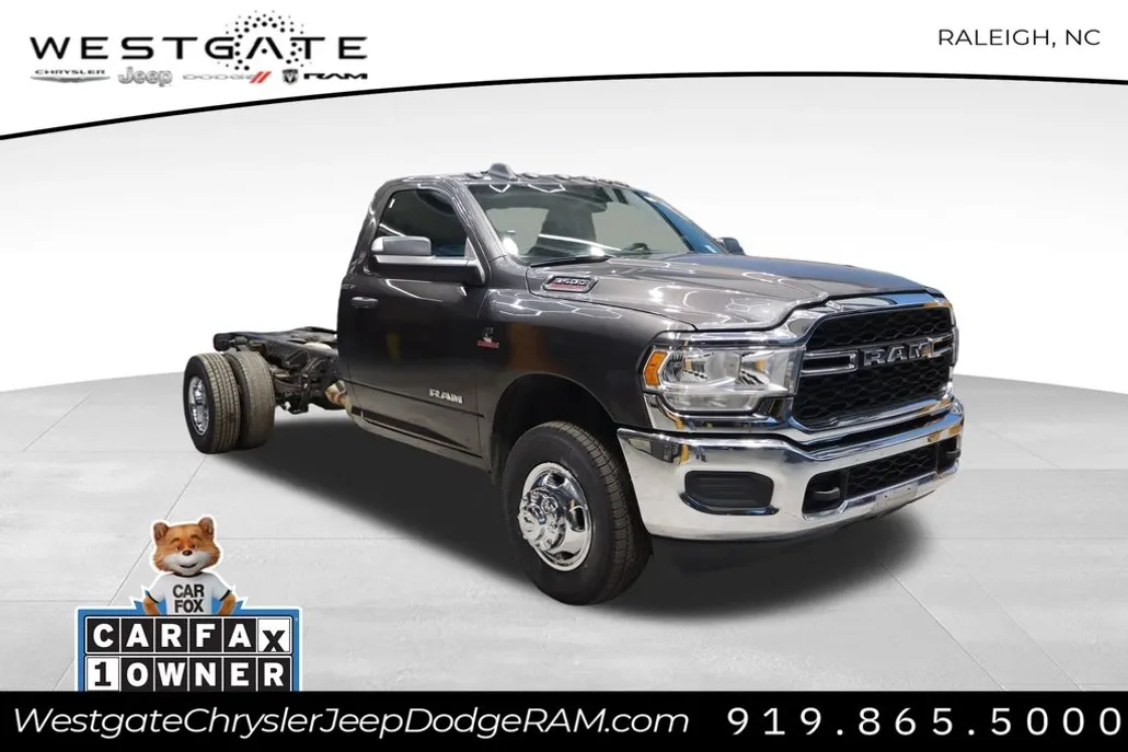 2022 Ram 3500 Tradesman photo 1