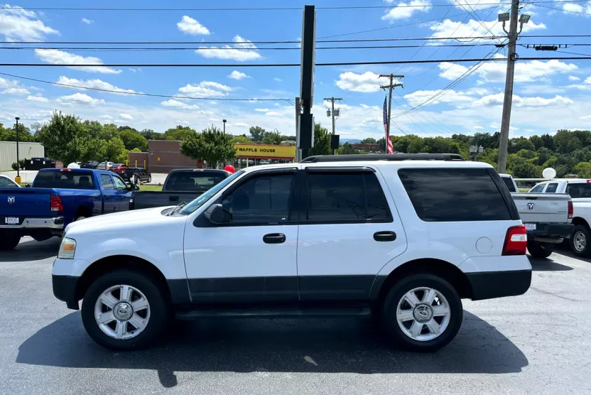 2010 Ford Expedition XLT photo 1