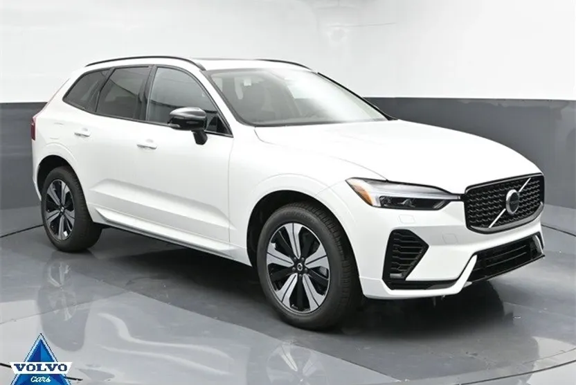 2025 Volvo XC60 Hybrid T8 Core photo 1