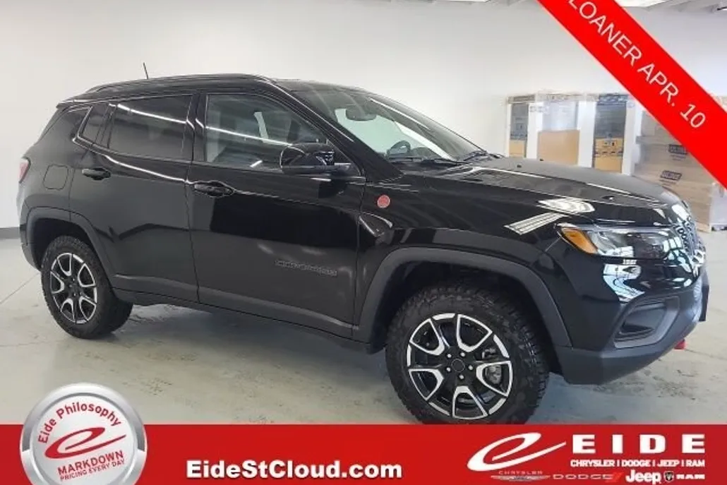 2025 Jeep Compass Trailhawk photo 1