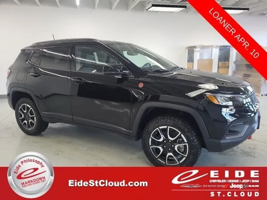 2025 Jeep Compass Trailhawk photo 1