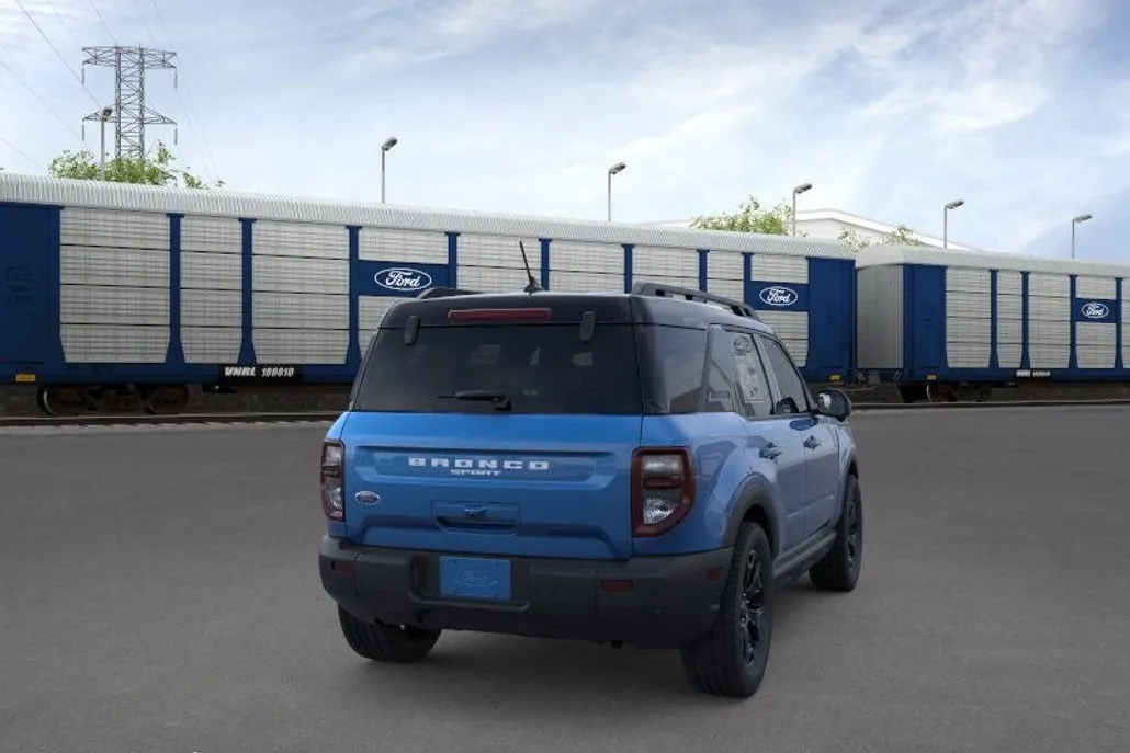 2025 Ford Bronco Sport Outer Banks photo 1