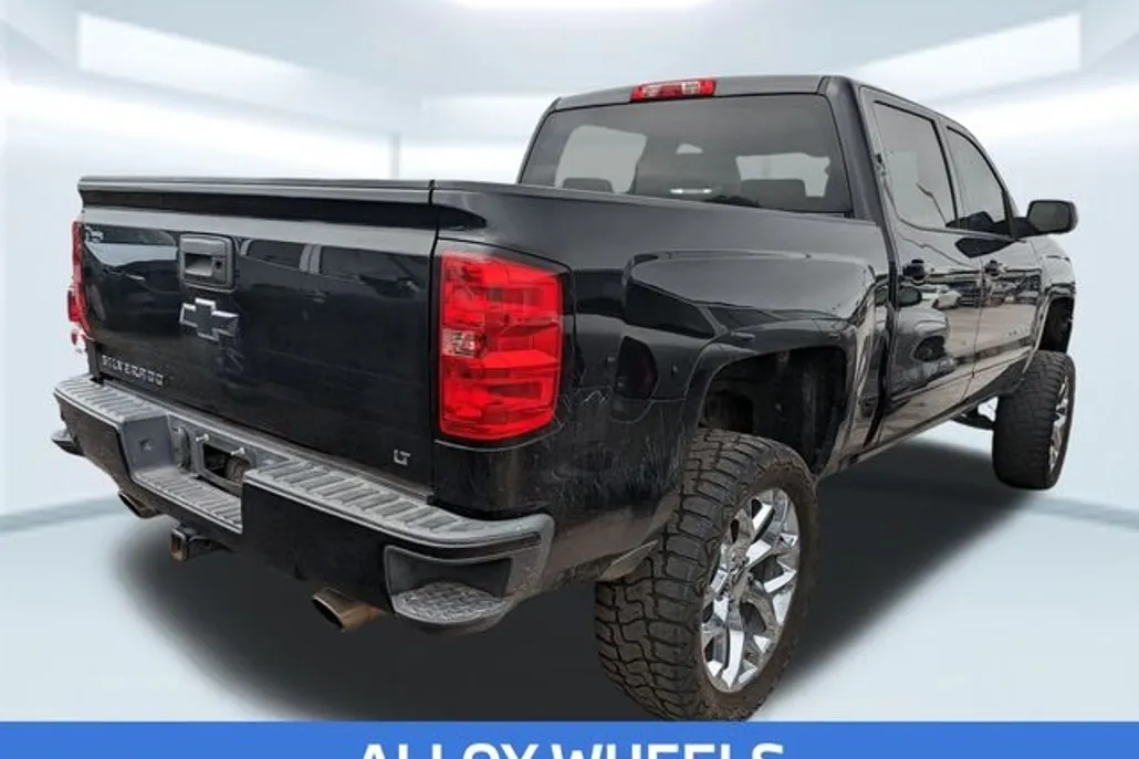 2017 Chevrolet Silverado 1500 LT photo 1
