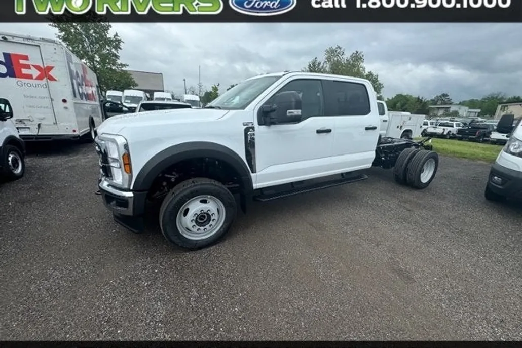 2025 Ford F-550 photo 1