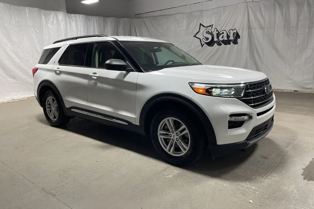 2023 Ford Explorer XLT photo 1