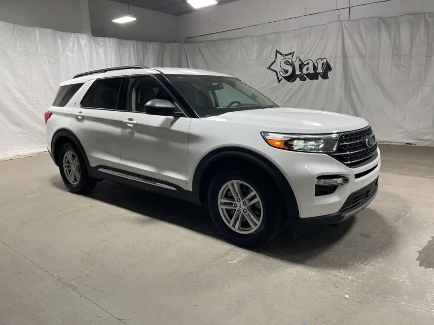 2023 Ford Explorer XLT photo 1