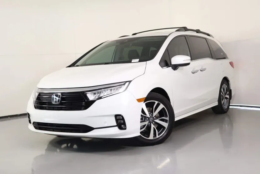 2023 Honda Odyssey Touring photo 1