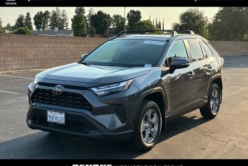 2025 Toyota RAV4 Hybrid XLE photo 1