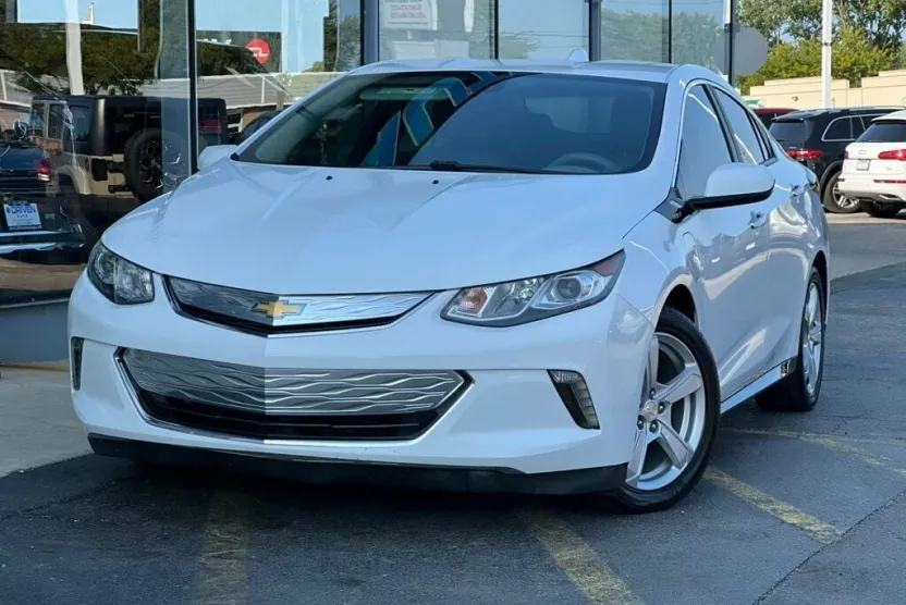 2017 Chevrolet Volt LT photo 1