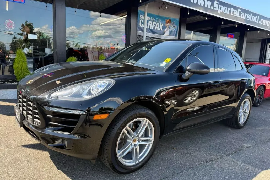 2017 Porsche Macan Base photo 1