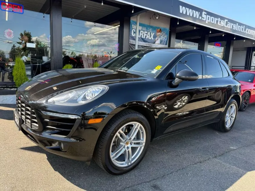 2017 Porsche Macan Base photo 1
