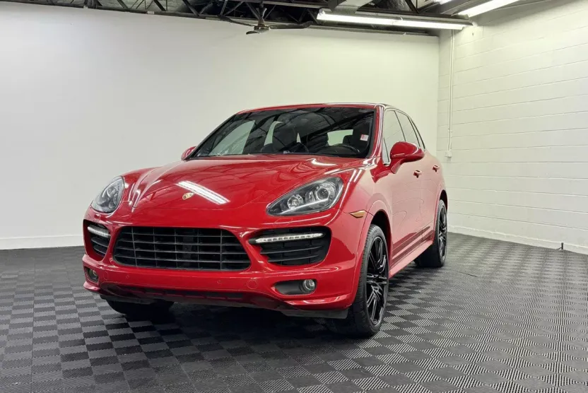 2013 Porsche Cayenne GTS photo 1