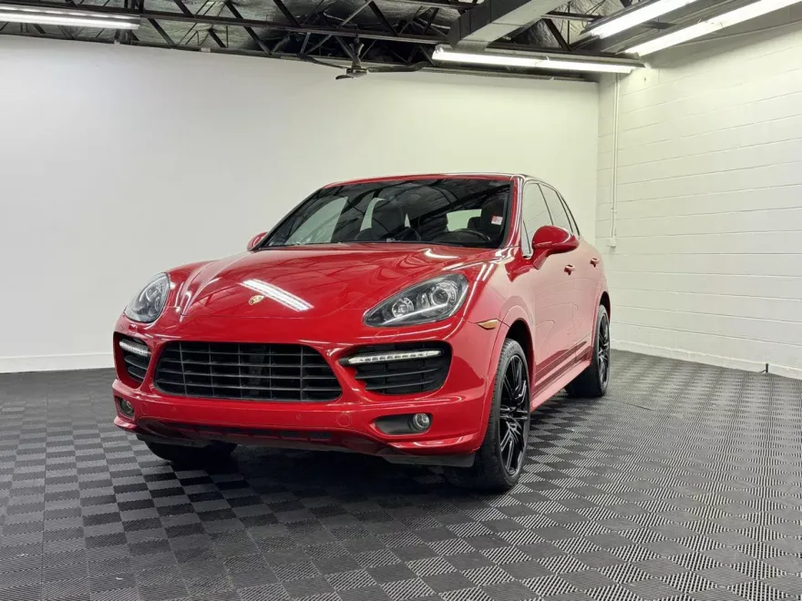 2013 Porsche Cayenne GTS photo 1