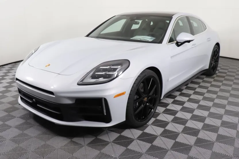 2025 Porsche Panamera 4 photo 1