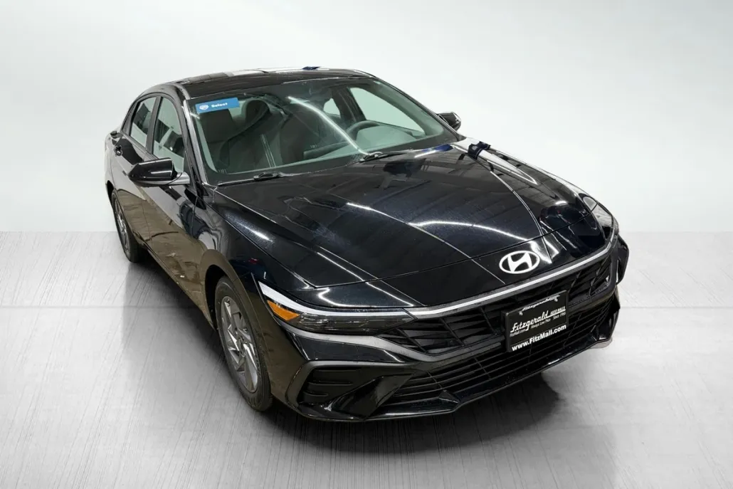 2024 Hyundai Elantra SEL photo 1