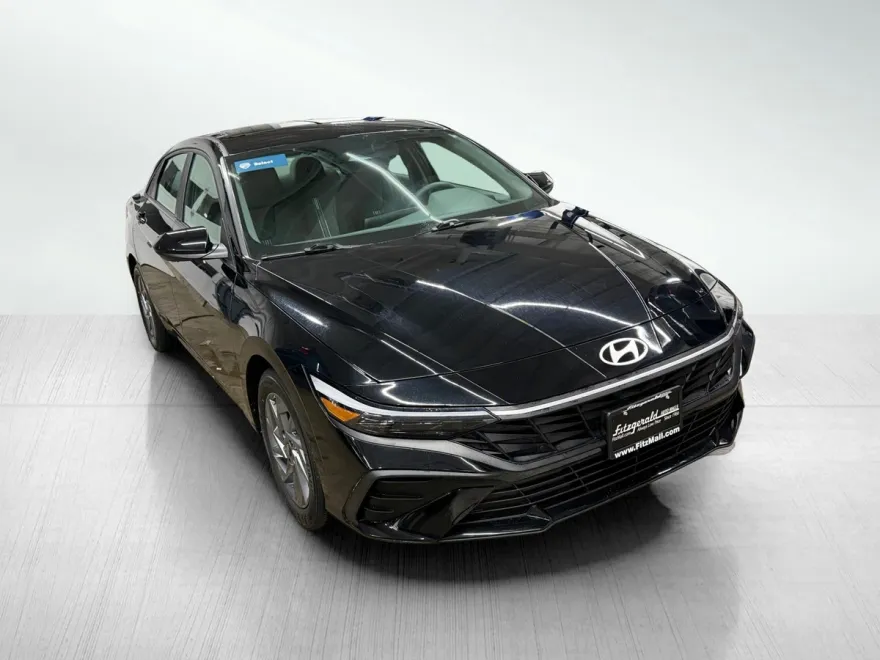 2024 Hyundai Elantra SEL photo 1