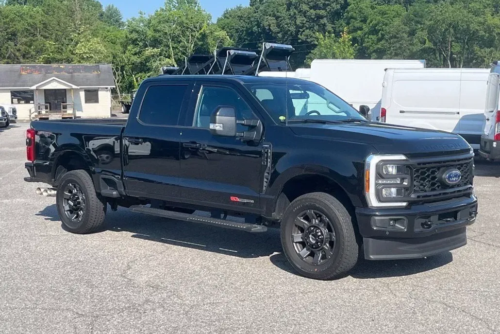 2023 Ford F-350 Lariat photo 1