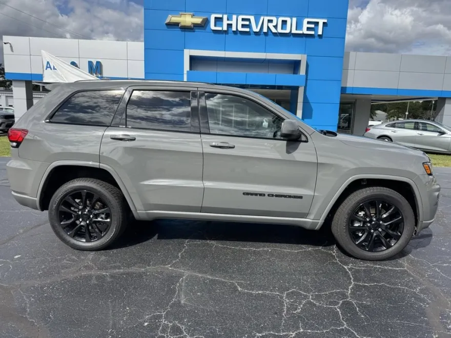 2021 Jeep Grand Cherokee Laredo X photo 1