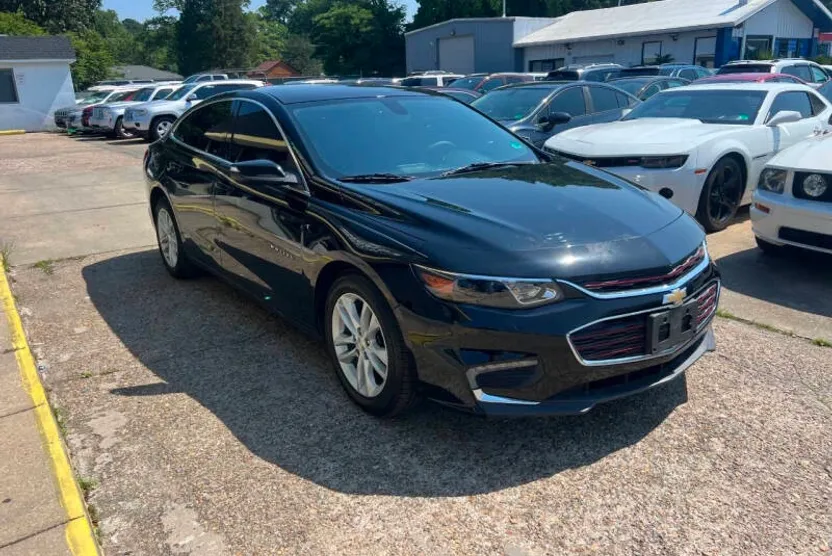 2016 Chevrolet Malibu 1LT photo 1