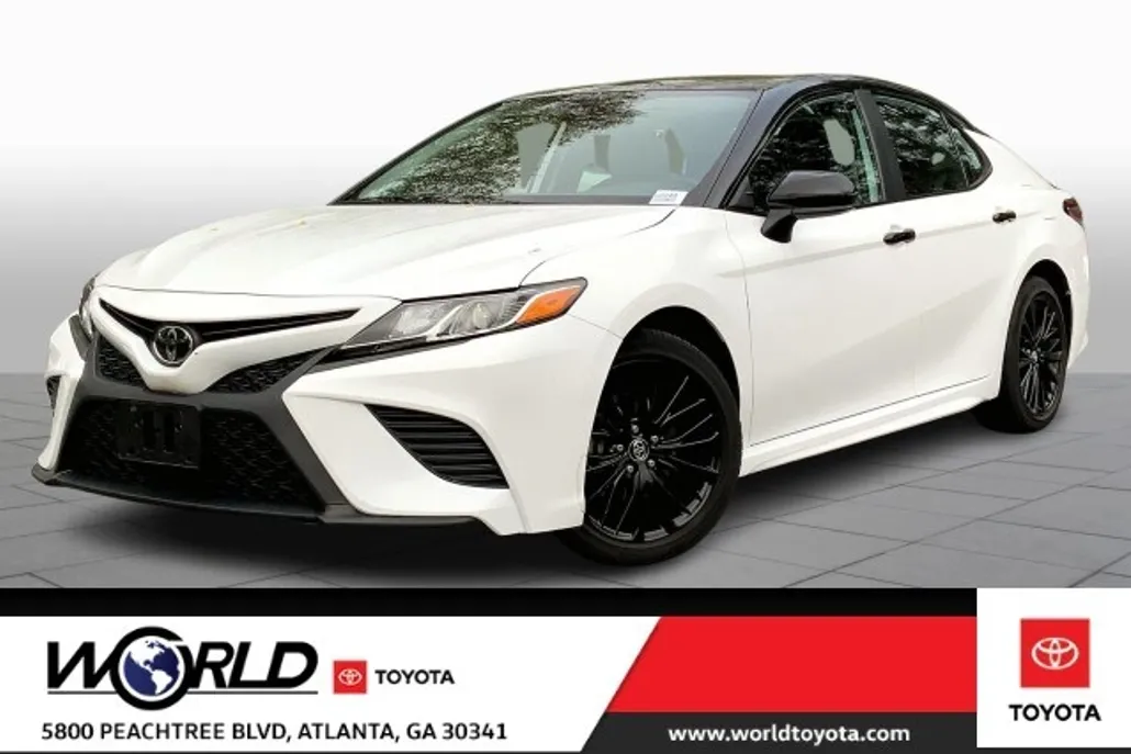 2020 Toyota Camry SE photo 1