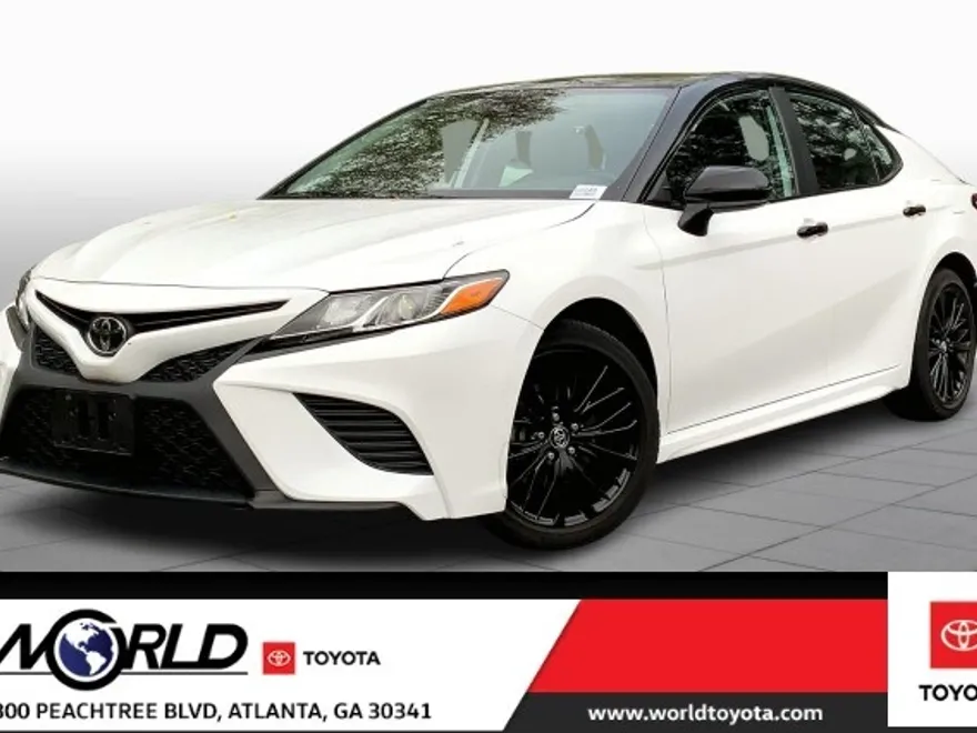 2020 Toyota Camry SE photo 1