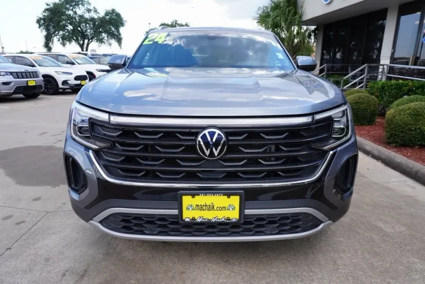 2024 Volkswagen Atlas Cross Sport SE photo 1