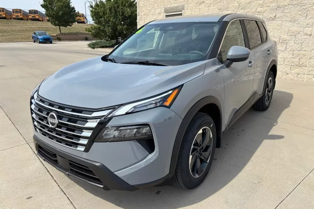2026 Nissan Rogue SV AWD photo 1