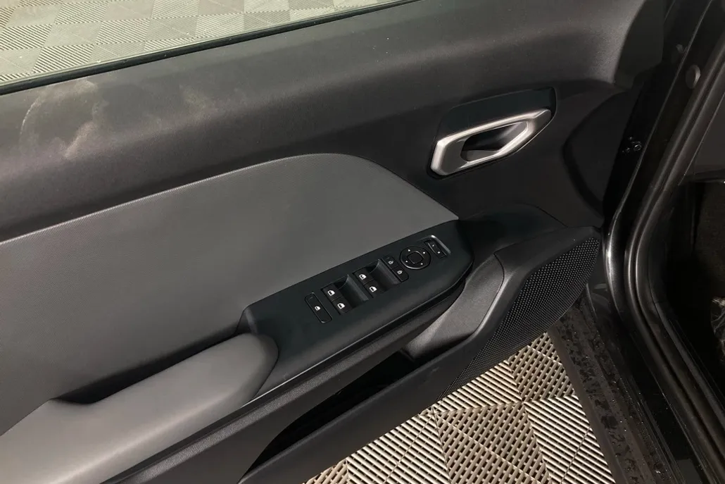 2025 Kia K4 LXS photo 1