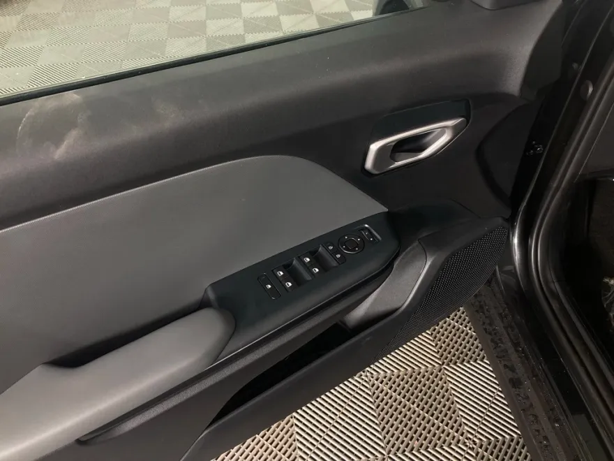 2025 Kia K4 LXS photo 1