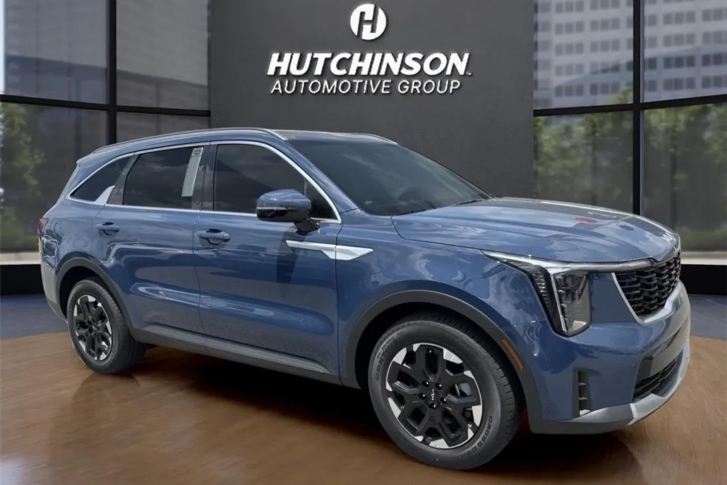 2025 Kia Sorento S photo 1