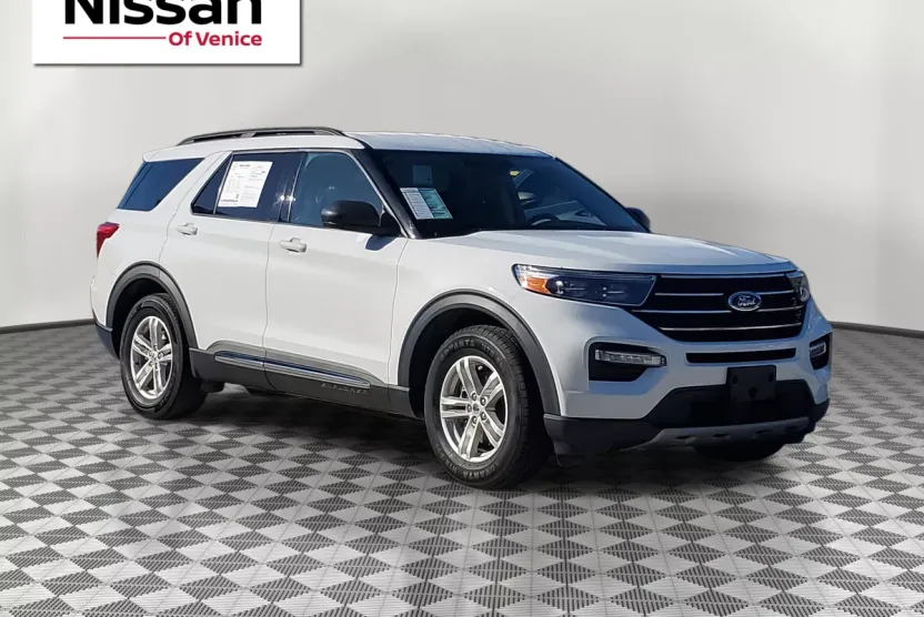 2022 Ford Explorer XLT photo 1