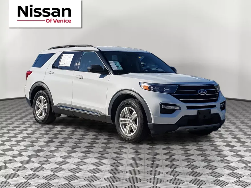 2022 Ford Explorer XLT photo 1
