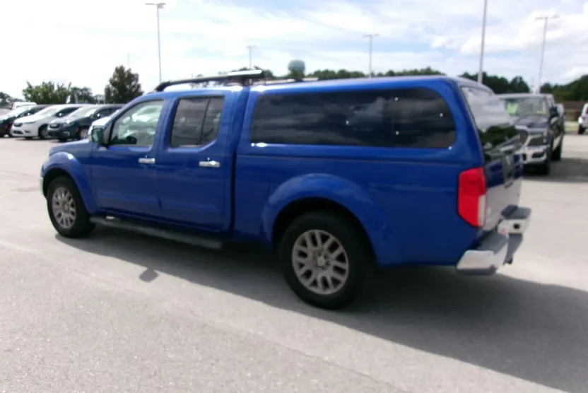 2012 Nissan Frontier SL photo 1