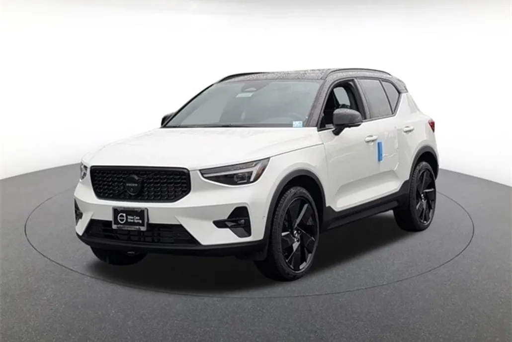 2026 Volvo XC40 photo 1