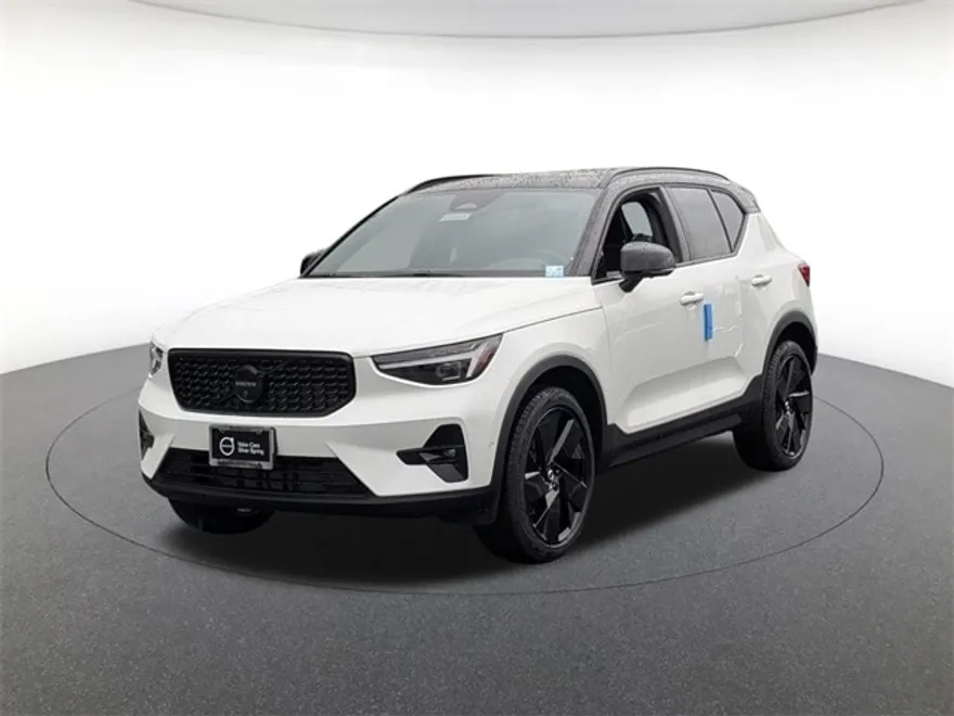 2026 Volvo XC40 photo 1