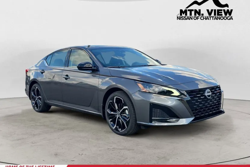 2025 Nissan Altima SR photo 1