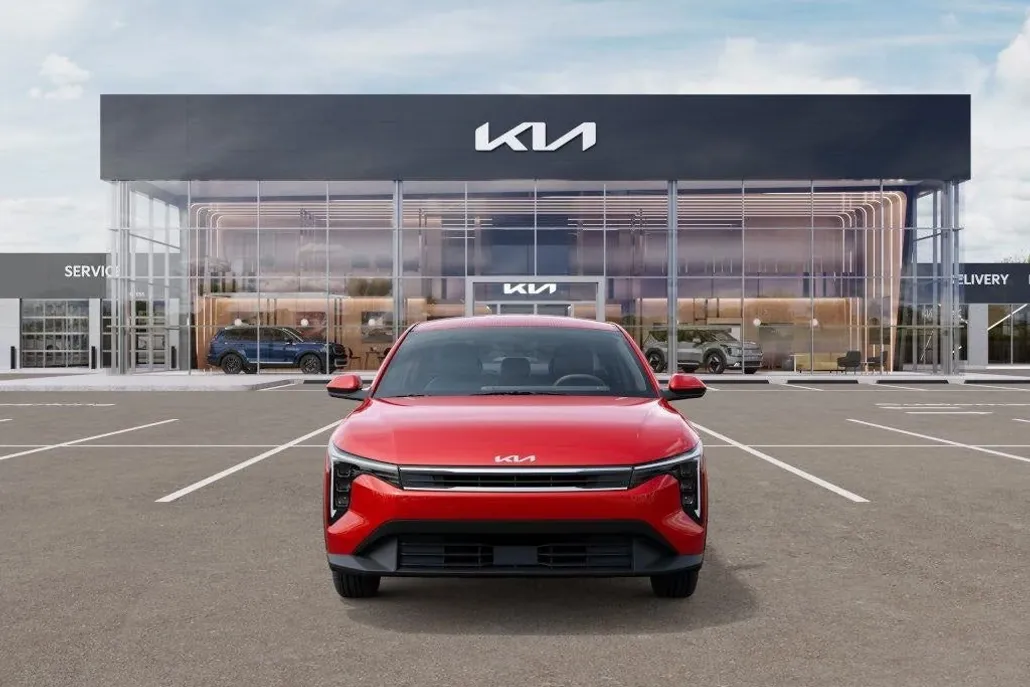 2025 Kia K4 LXS photo 1