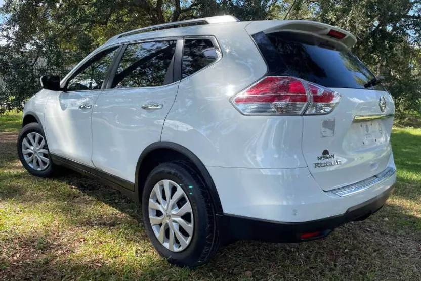 2017 Nissan Rogue S photo 1