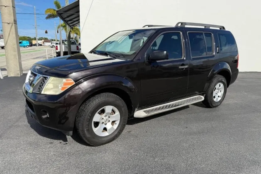 2012 Nissan Pathfinder S photo 1