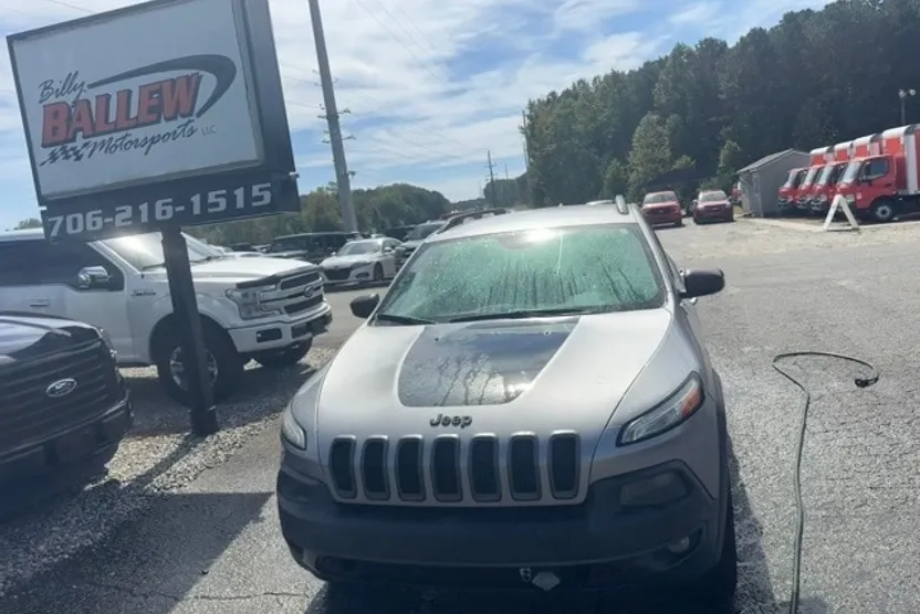 2015 Jeep Cherokee Trailhawk photo 1
