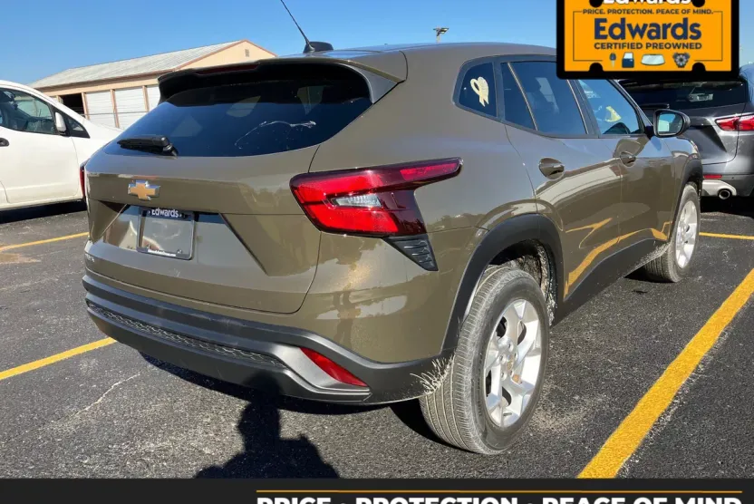 2024 Chevrolet Trax LS photo 1