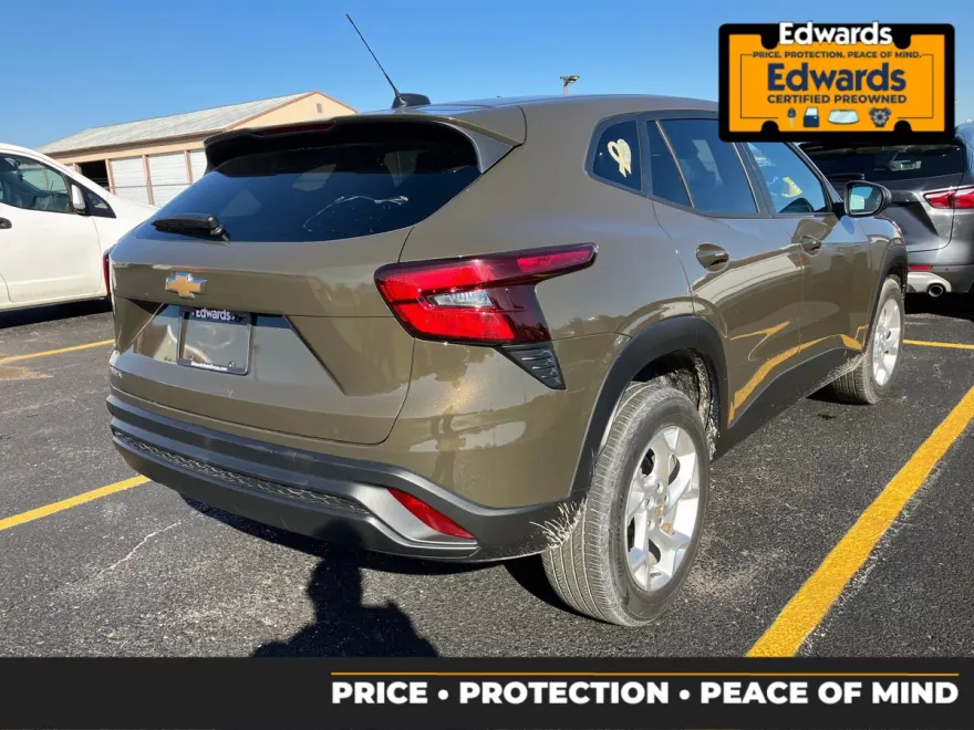 2024 Chevrolet Trax LS photo 1