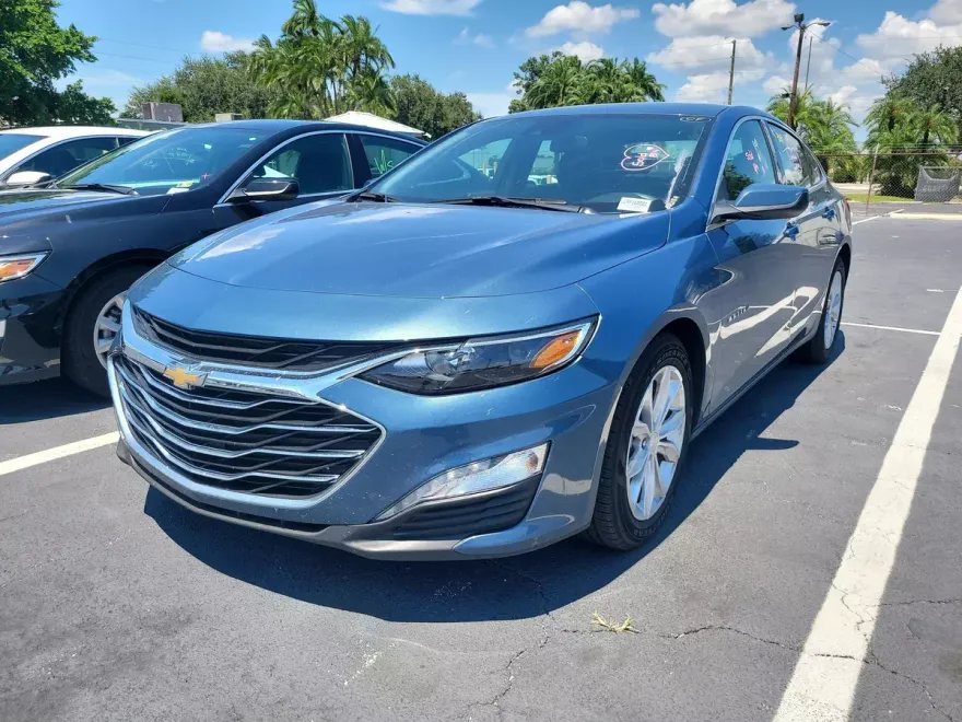 2024 Chevrolet Malibu 1LT photo 1