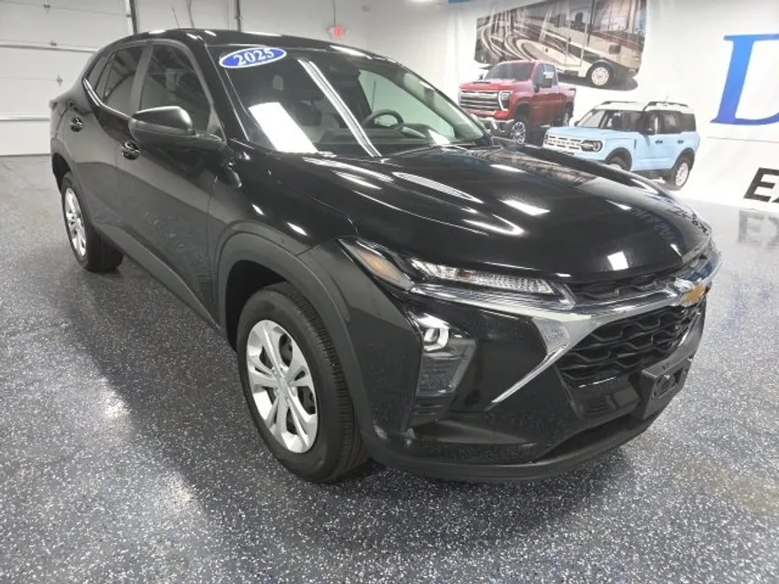 2025 Chevrolet Trax LS photo 1