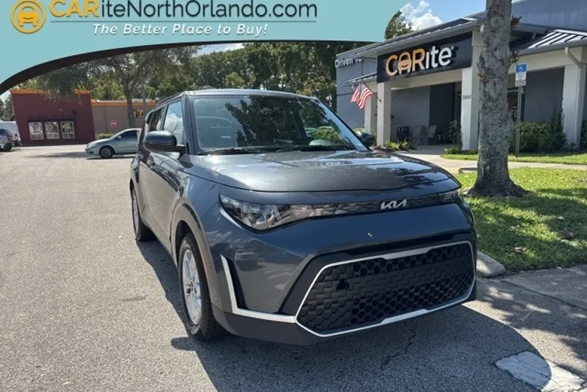 2024 Kia Soul LX photo 1